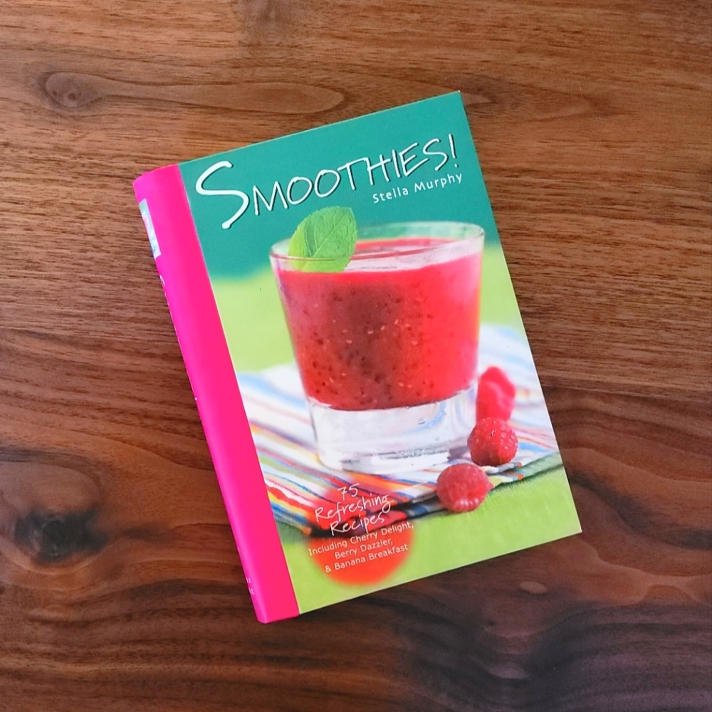 FREE with purchase 💫 Smoothies! recipe book (NWOT)